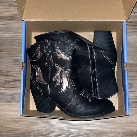 Women’s Cute Western Style Booties Size 9.5 - Picture 1 of 3